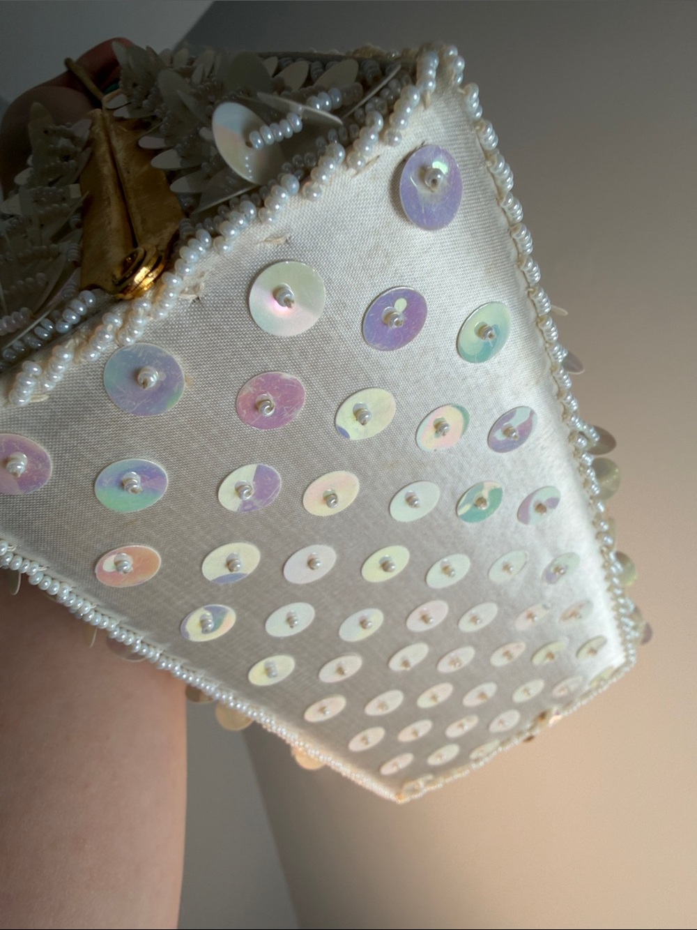 Vintage Y2K Iridescent Sequin Beaded Bag with gold rope chain handle - Picture 10 of 11
